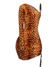 Charger l&#39;image dans la galerie, One Shoulder Cheetah Print Mini Dress
