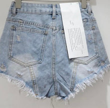 Charger l&#39;image dans la galerie, Studded Daisy Dukes
