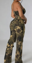 Charger l&#39;image dans la galerie, Camo Halter Jumpsuit
